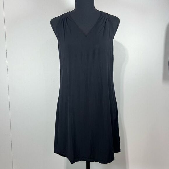 Old Navy Dresses & Skirts - Old Navy Sleeveless V-Neck Keyhole Back Mini Dress Women’s Size Small Black